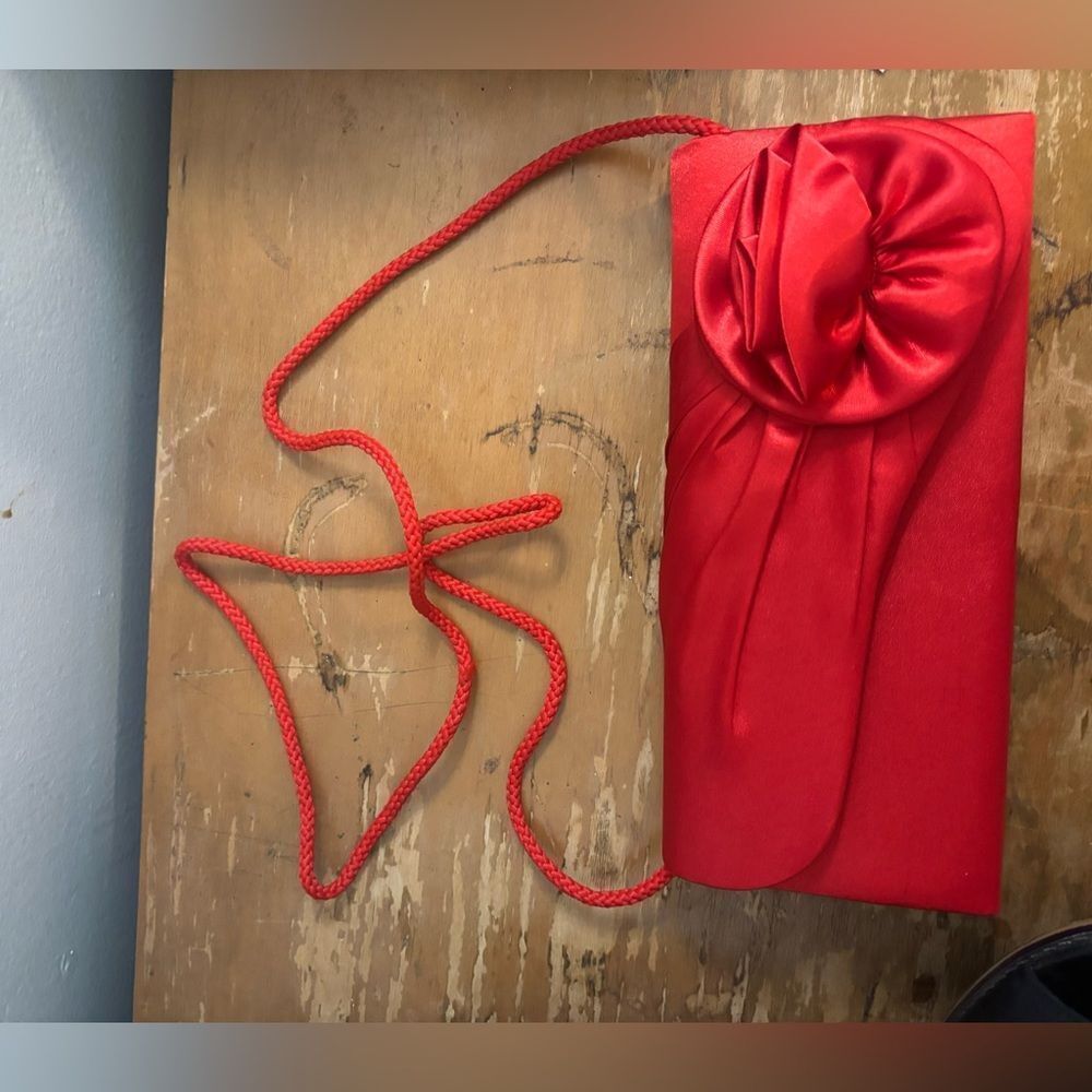Jessica McClintock Red Satin Clutch with Rosette NWOT - Picture 3 of 3